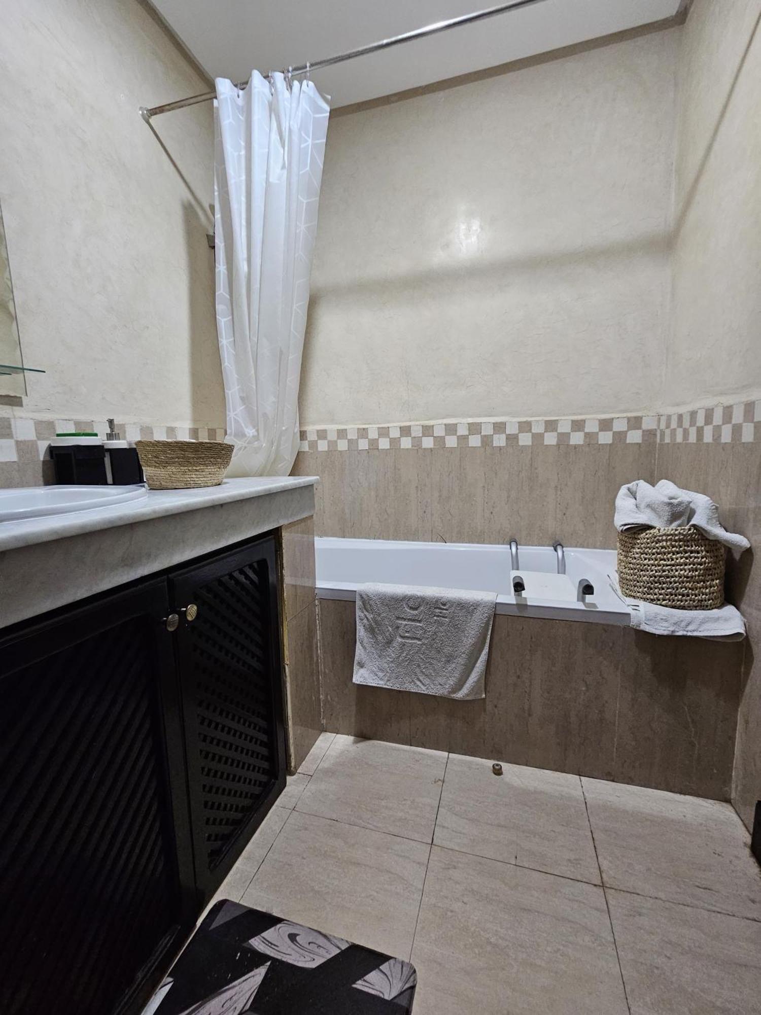 Appartement Douillet Au Centre Gueliz Marrakesh Bagian luar foto